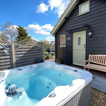 Saving Grace With Private Hot Tub Villa Bawdeswell Екстериор снимка