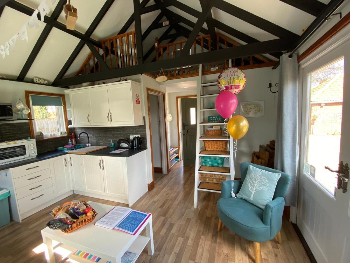 Saving Grace With Private Hot Tub Villa Bawdeswell Екстериор снимка