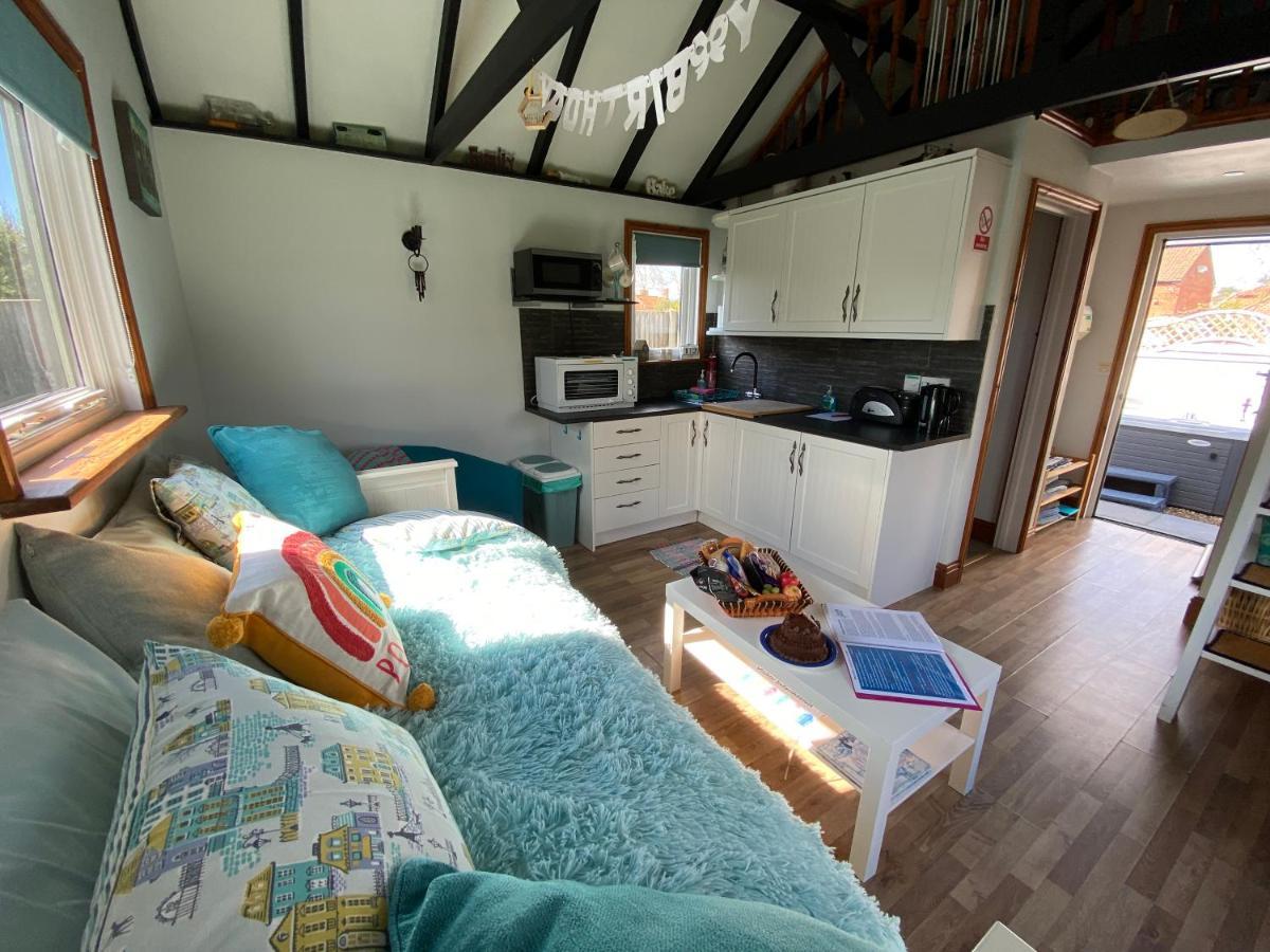 Saving Grace With Private Hot Tub Villa Bawdeswell Екстериор снимка