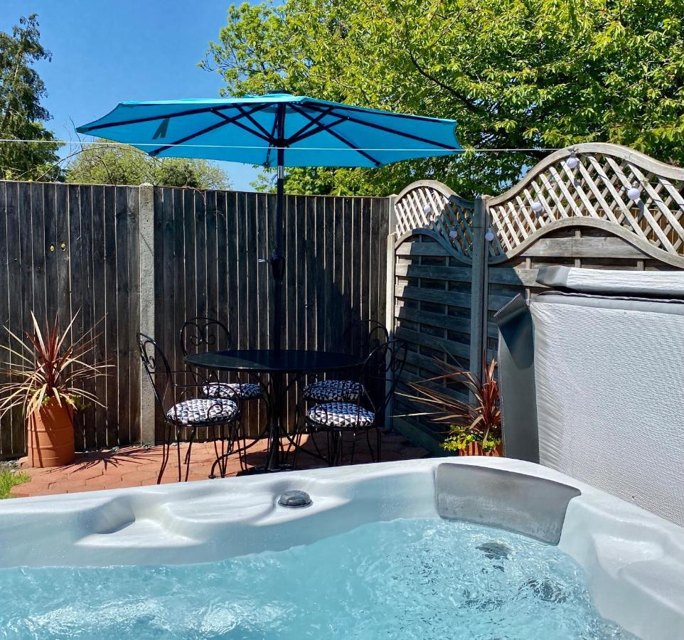 Saving Grace With Private Hot Tub Villa Bawdeswell Екстериор снимка