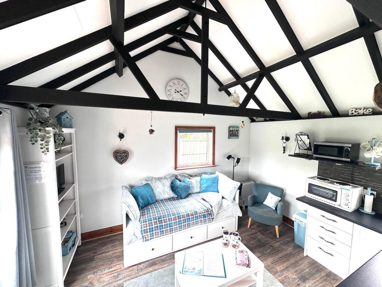 Saving Grace With Private Hot Tub Villa Bawdeswell Екстериор снимка
