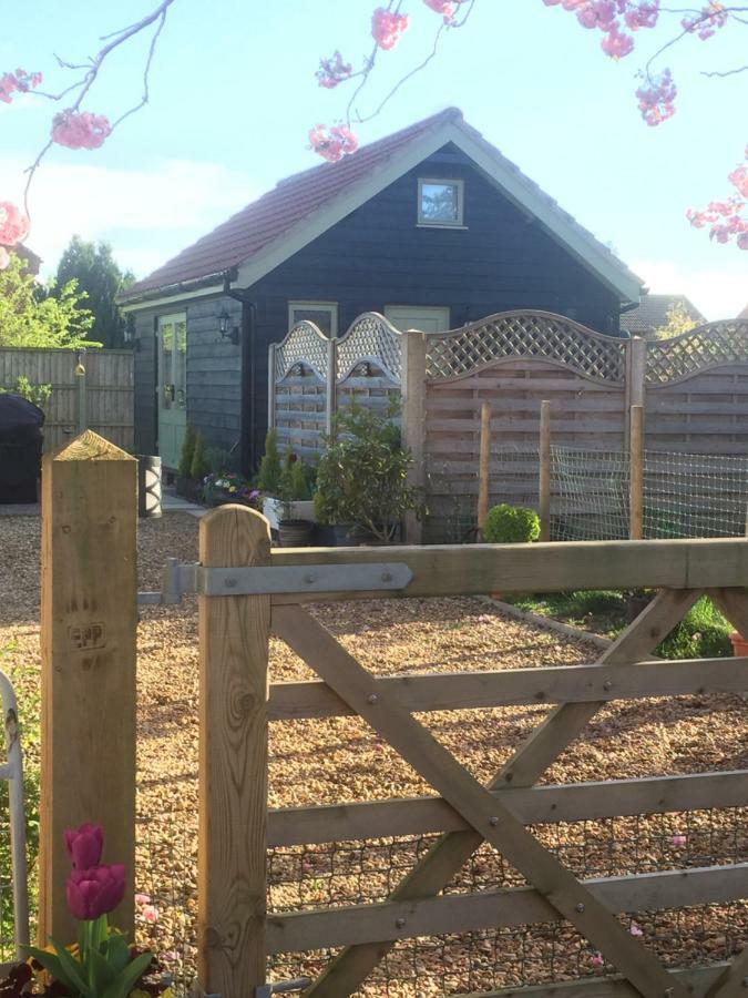 Saving Grace With Private Hot Tub Villa Bawdeswell Екстериор снимка
