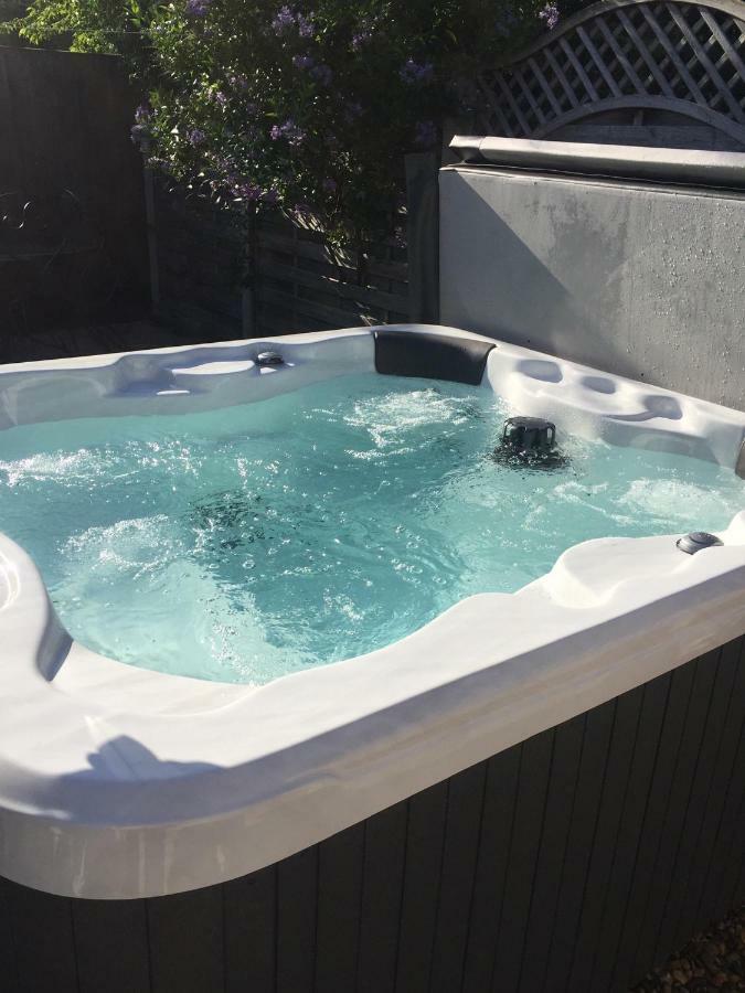 Saving Grace With Private Hot Tub Villa Bawdeswell Екстериор снимка